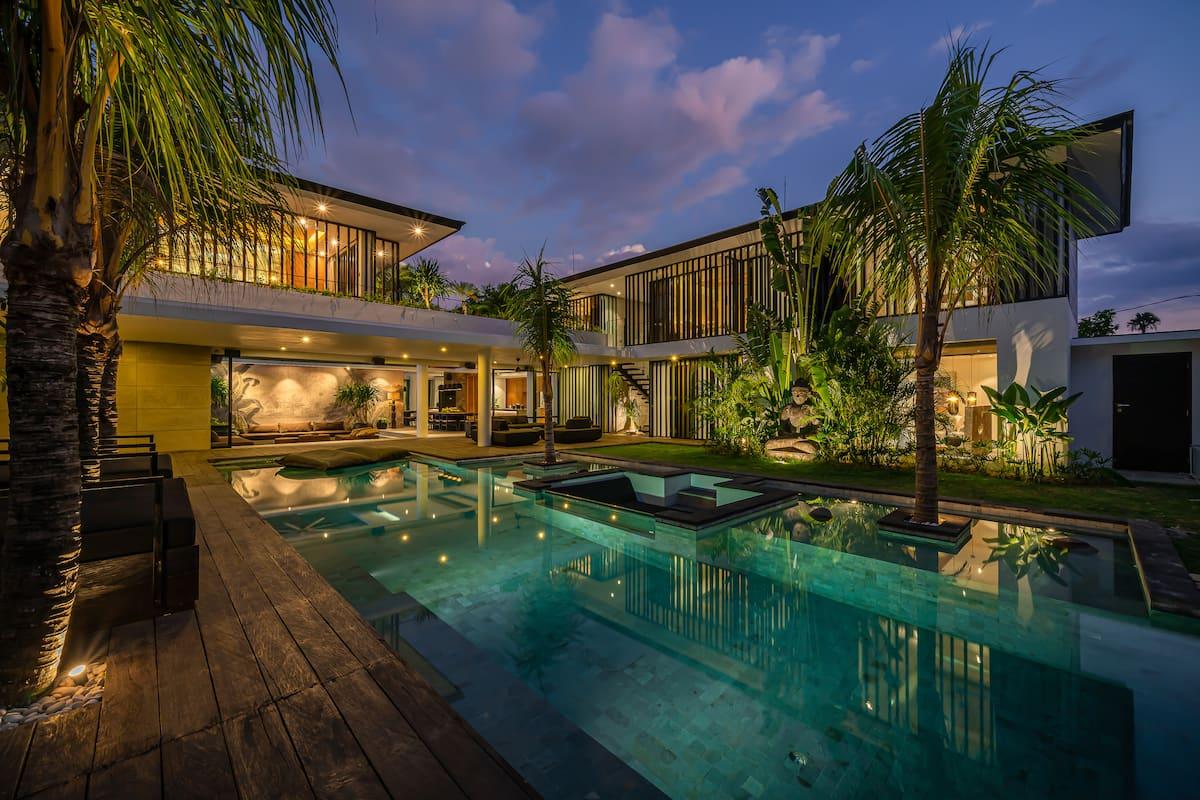 Umalas Jacuzzi Villa - Photo 2