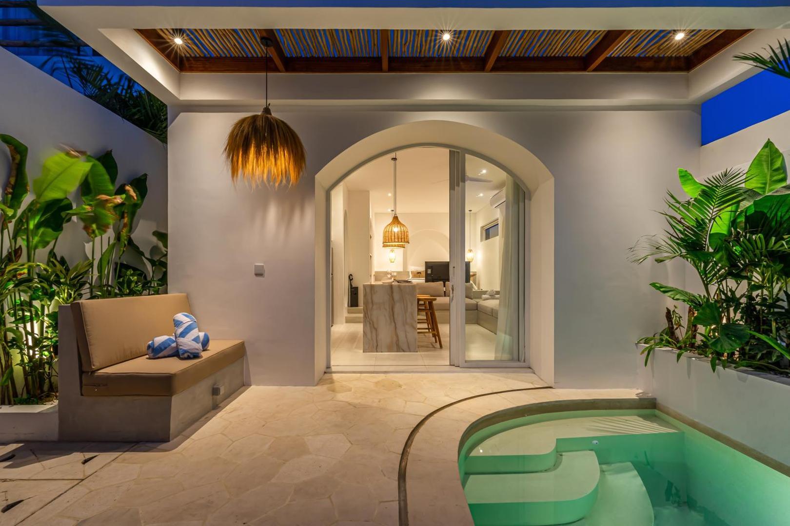 Built-in banquette bench on the flagstone courtyard beside the curved end of the pool