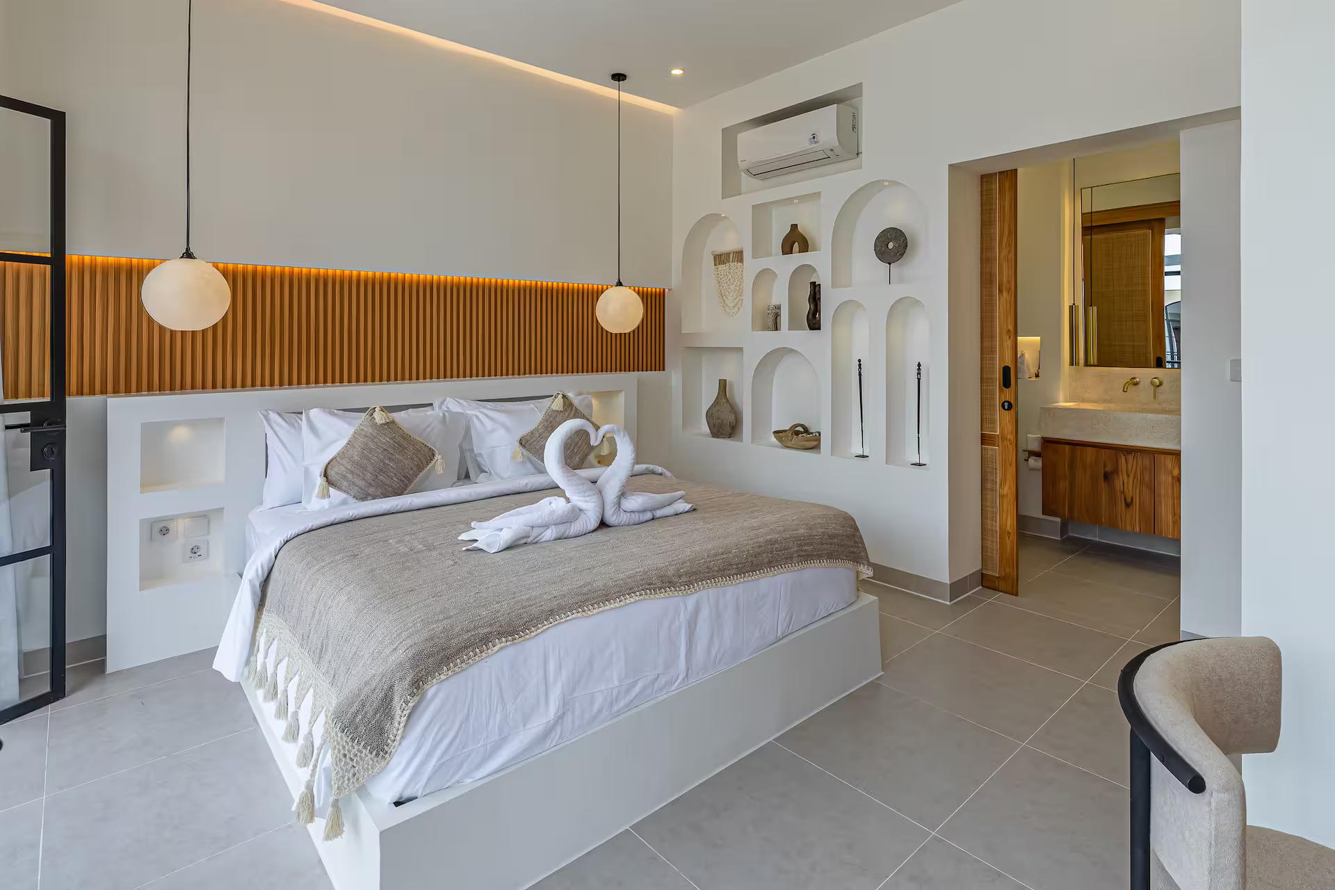 King bedroom at Villa Shams, plaster headboard set between arched display niches