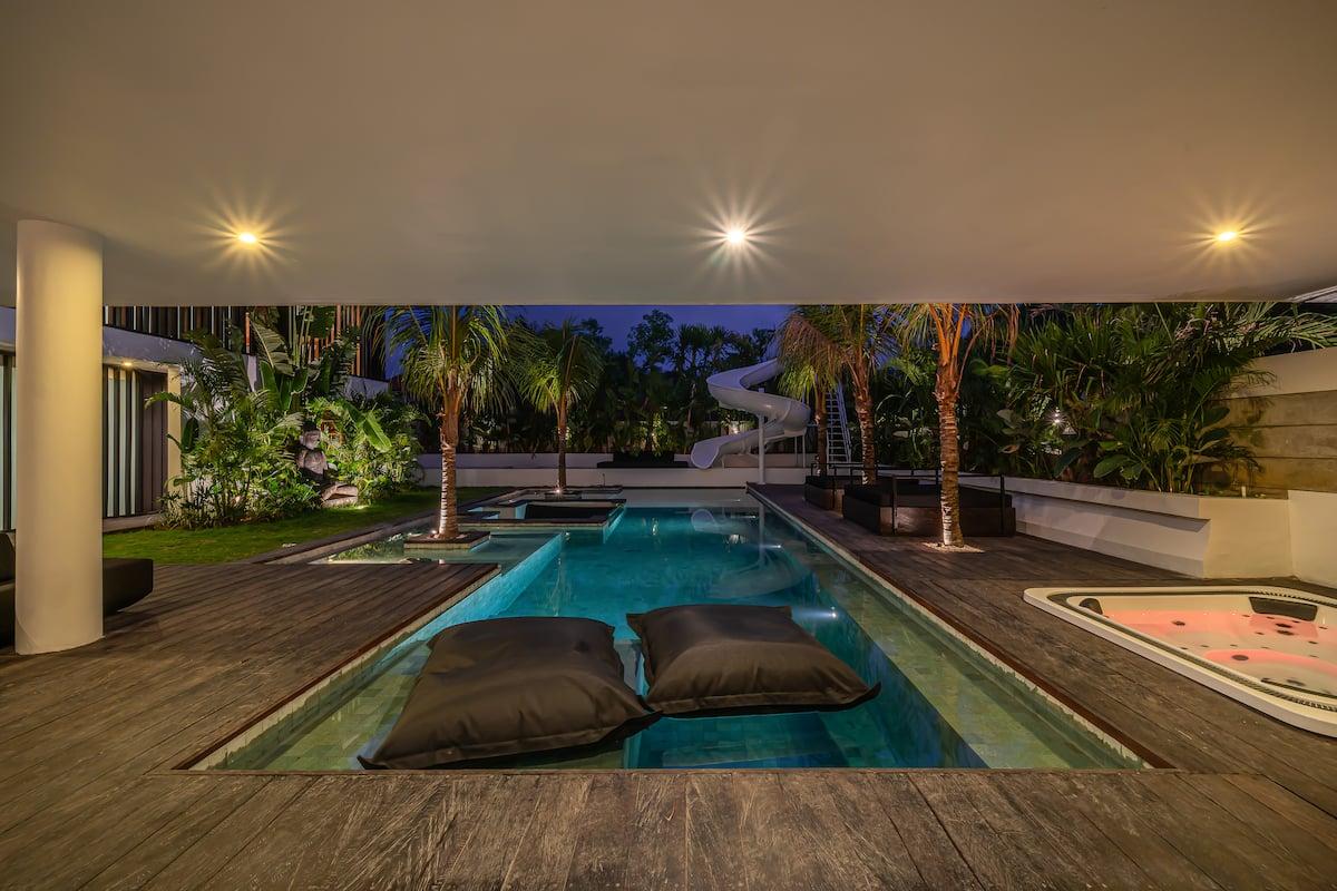 Umalas Jacuzzi Villa