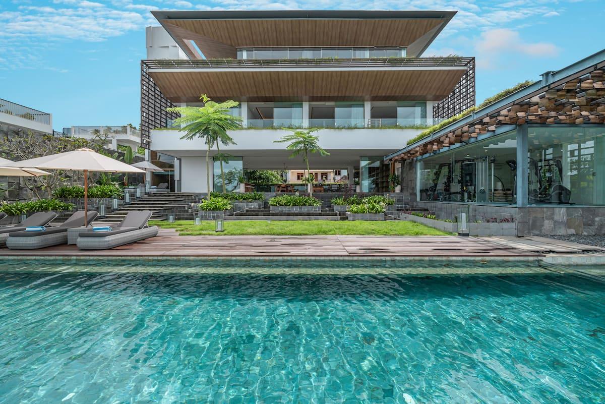 Beyond The Sea - Photo 1