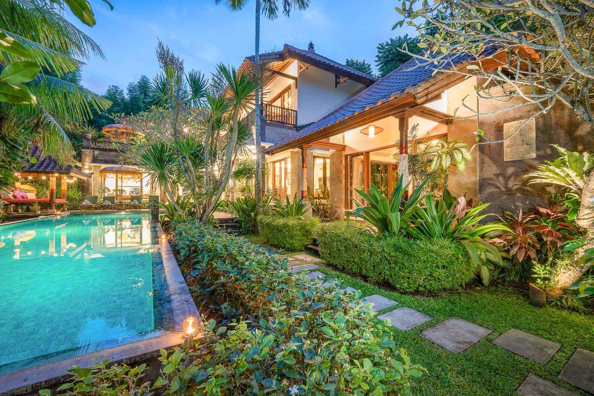 Puri Lana Villa