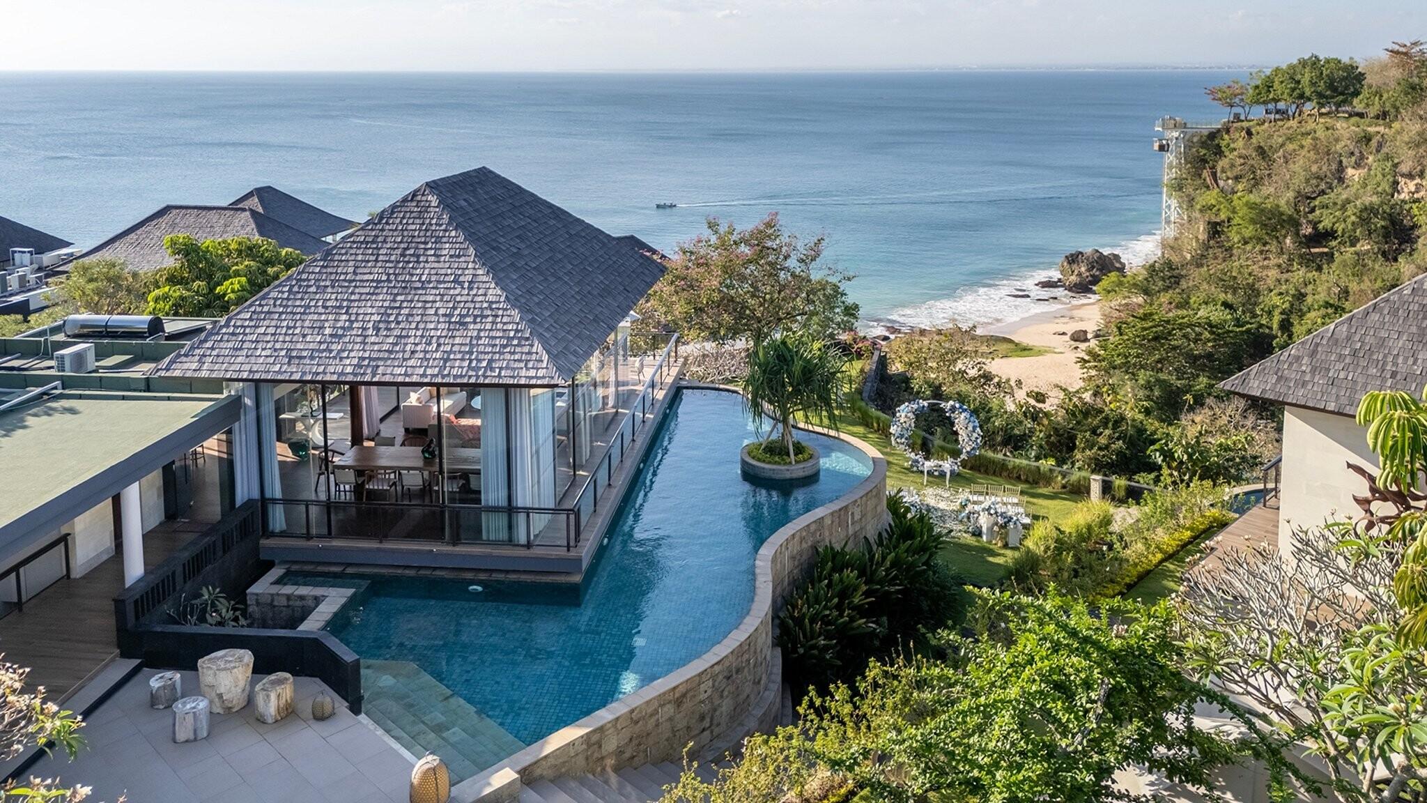 By The Cliff Villa - Photo 2