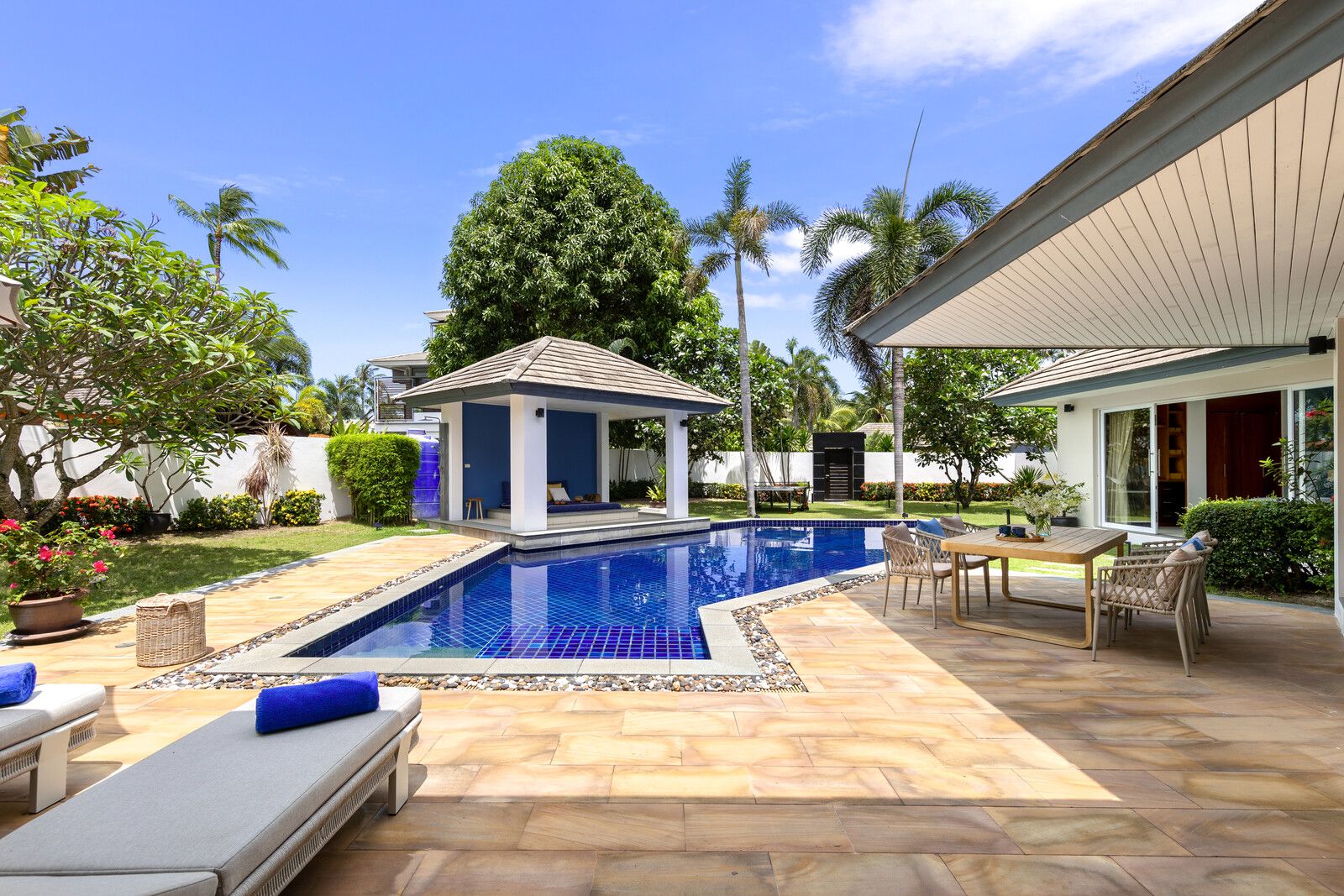 Lipa Talay Valaya Blue - Image 4