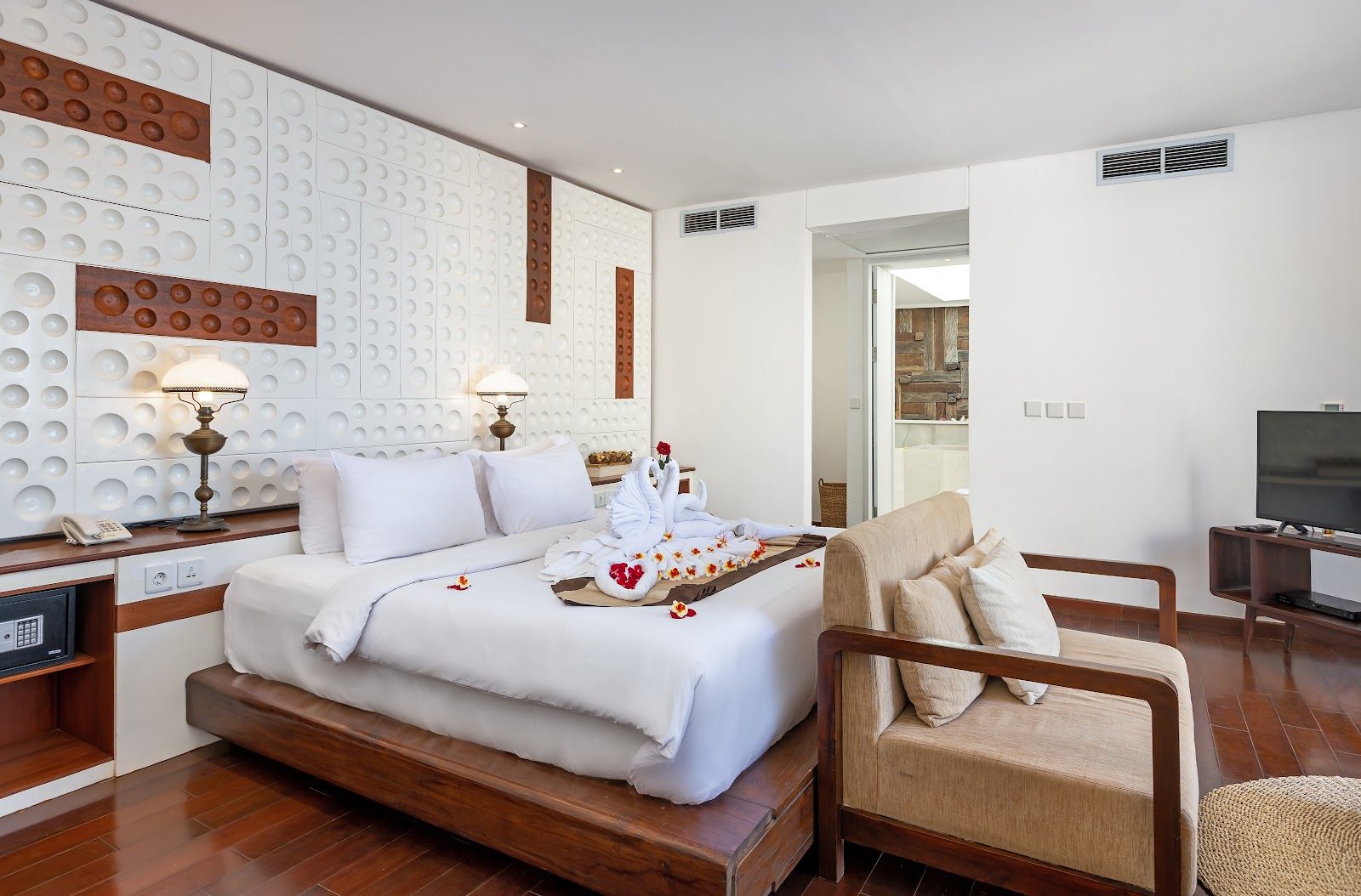 The Chands Enam - Image 6