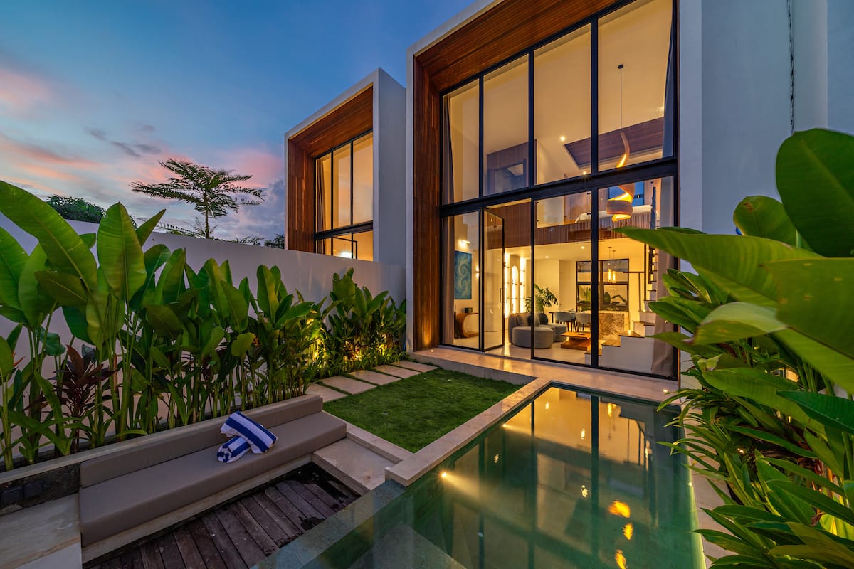 Air Villa - exterior and pool