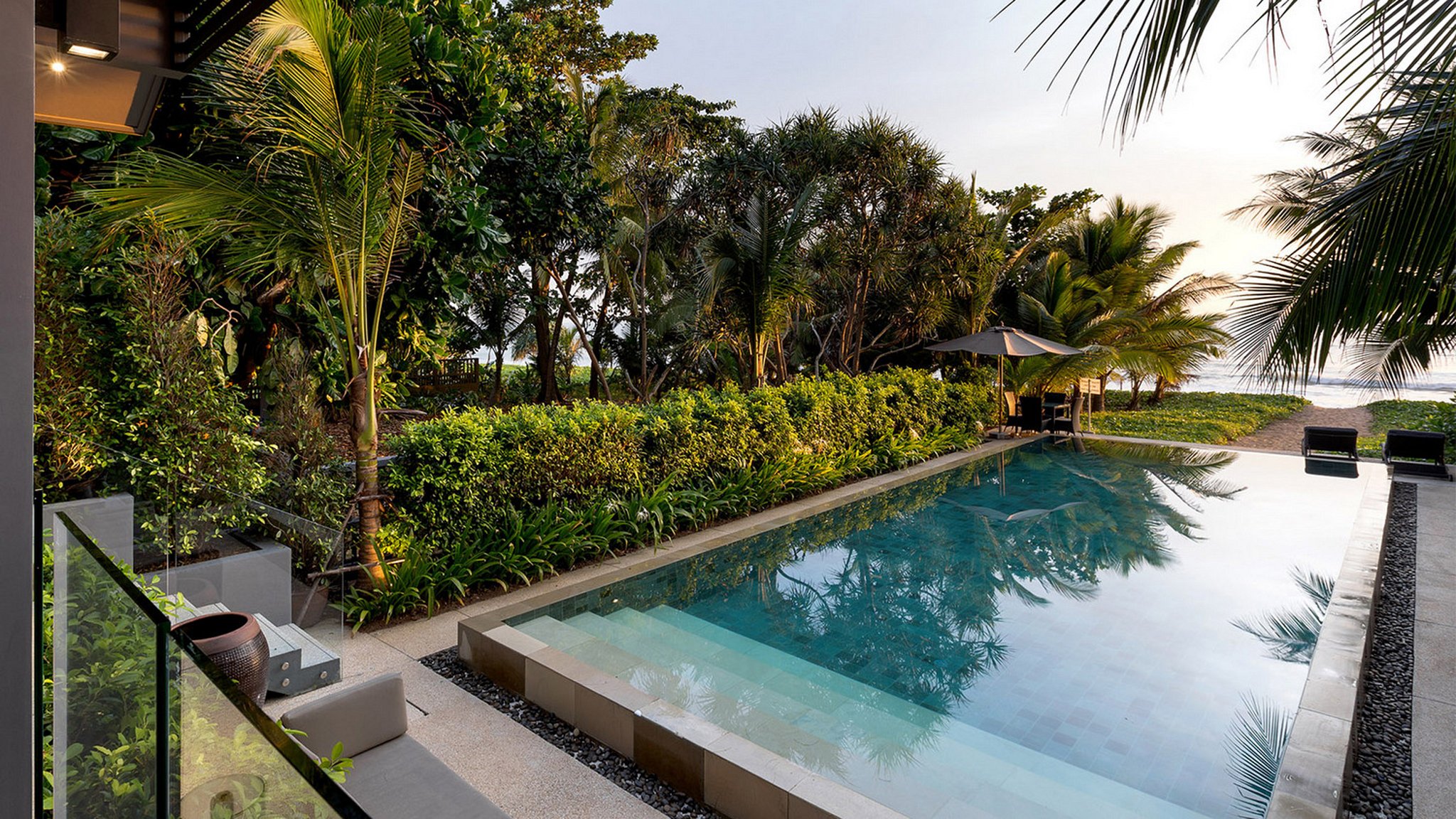 Villa Infinity Blue
