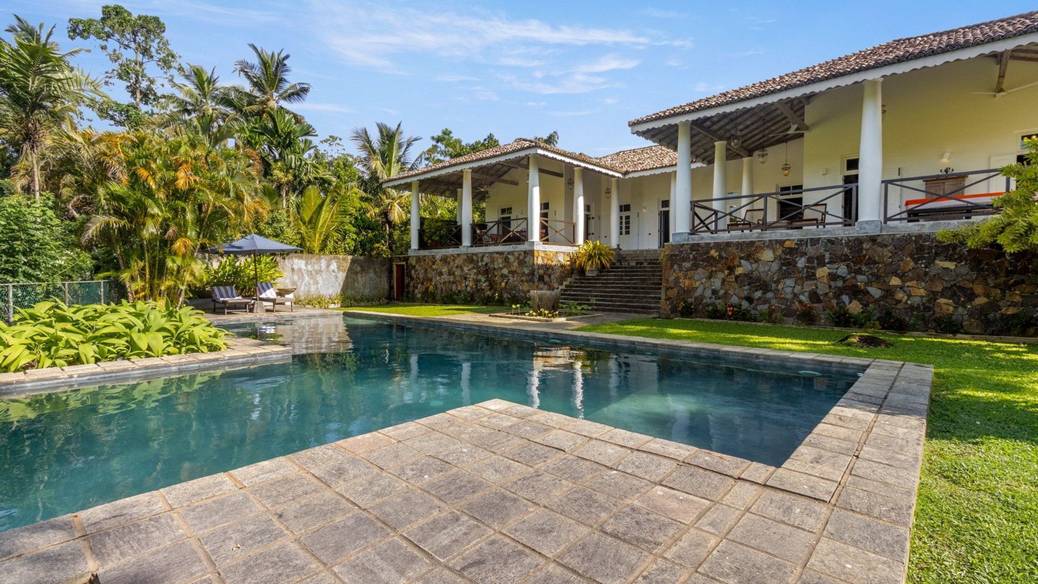 Etamba House