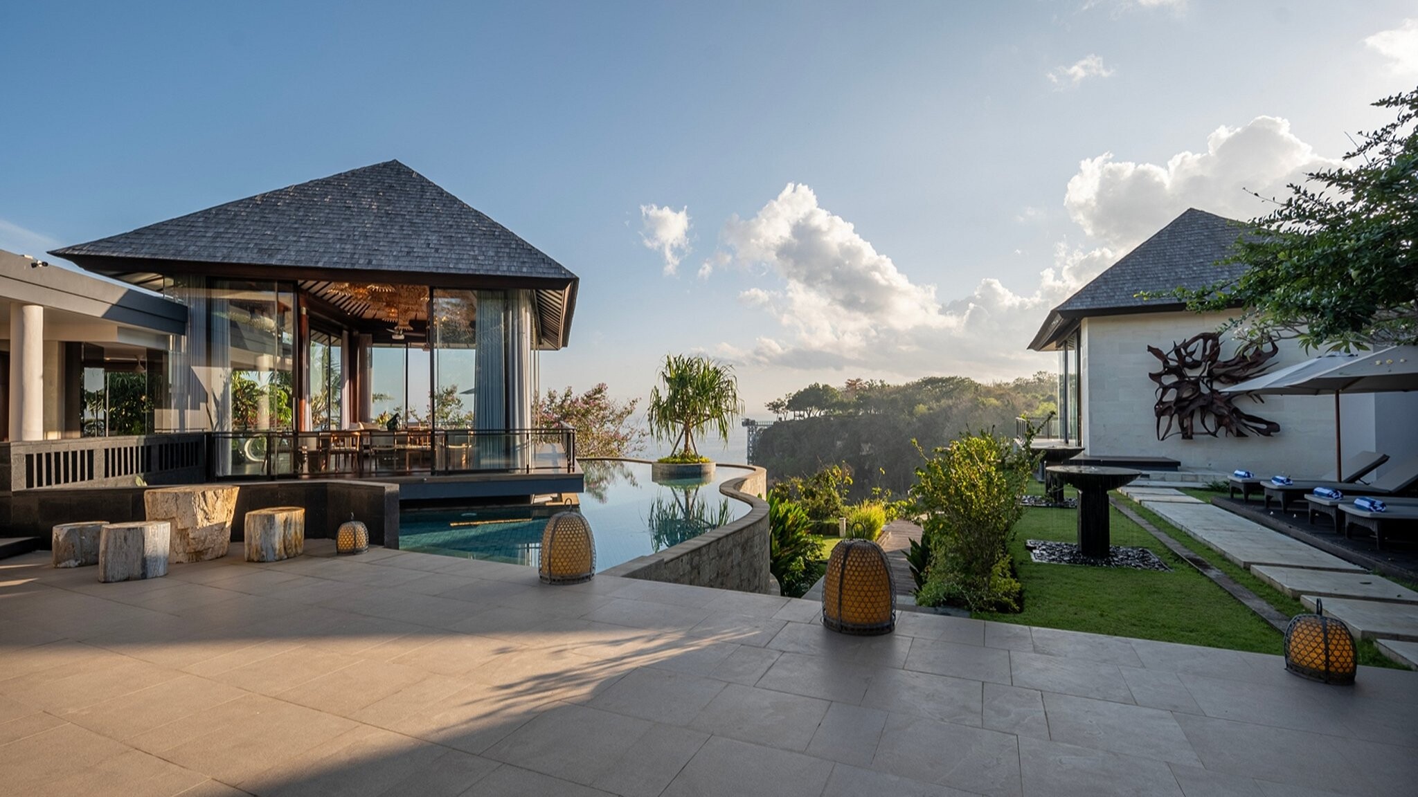 By The Cliff Villa